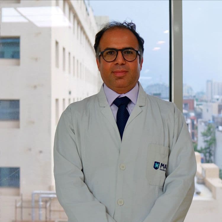 Dr. Dr Naveen Pandita
