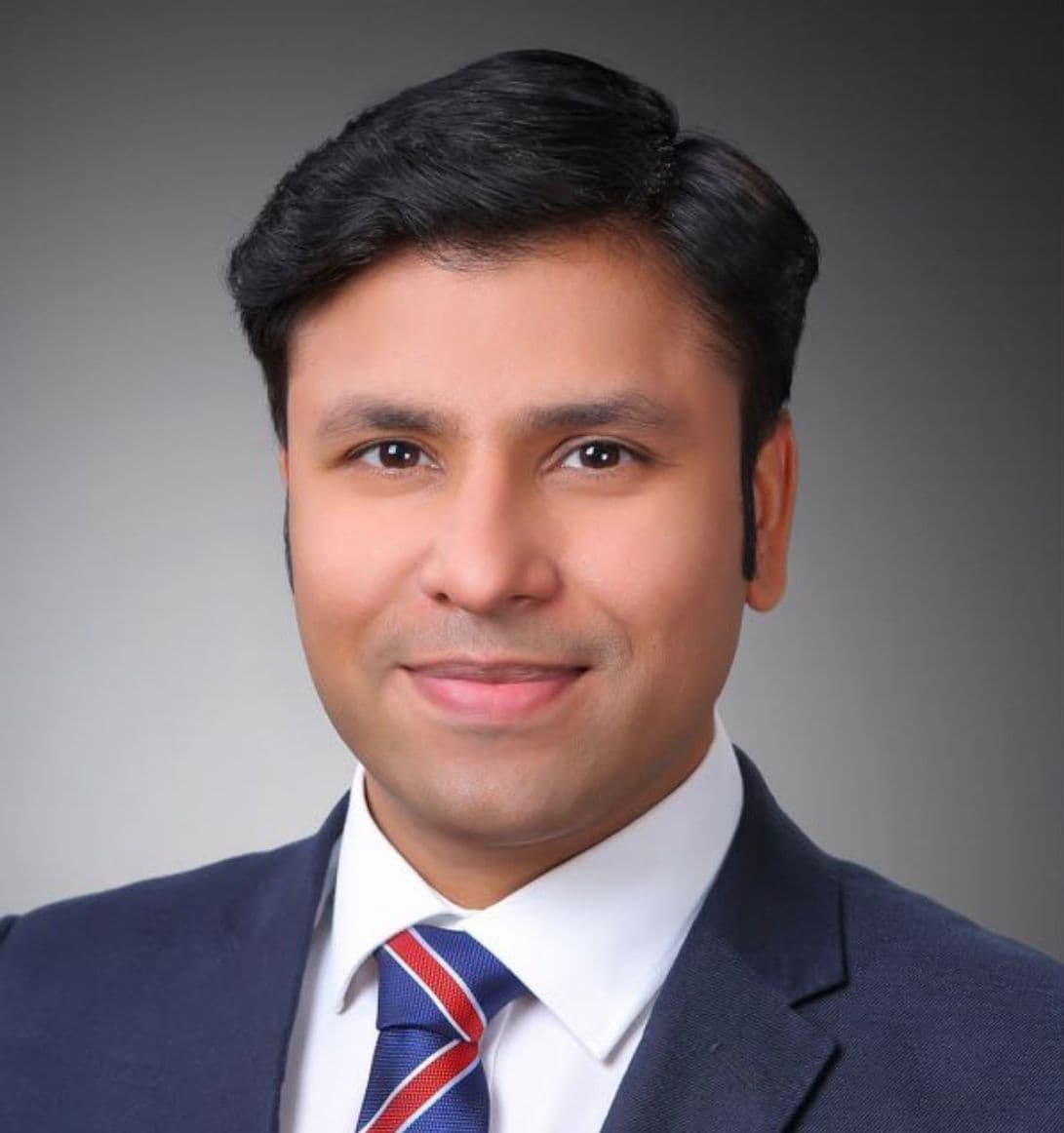 Dr. Dr. Saurabh Kapoor